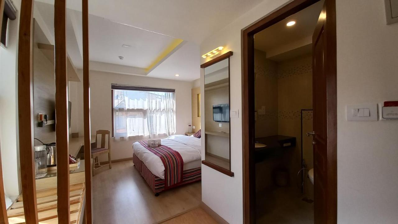 Viavia Boutique Hotel - Катманду Экстерьер фото