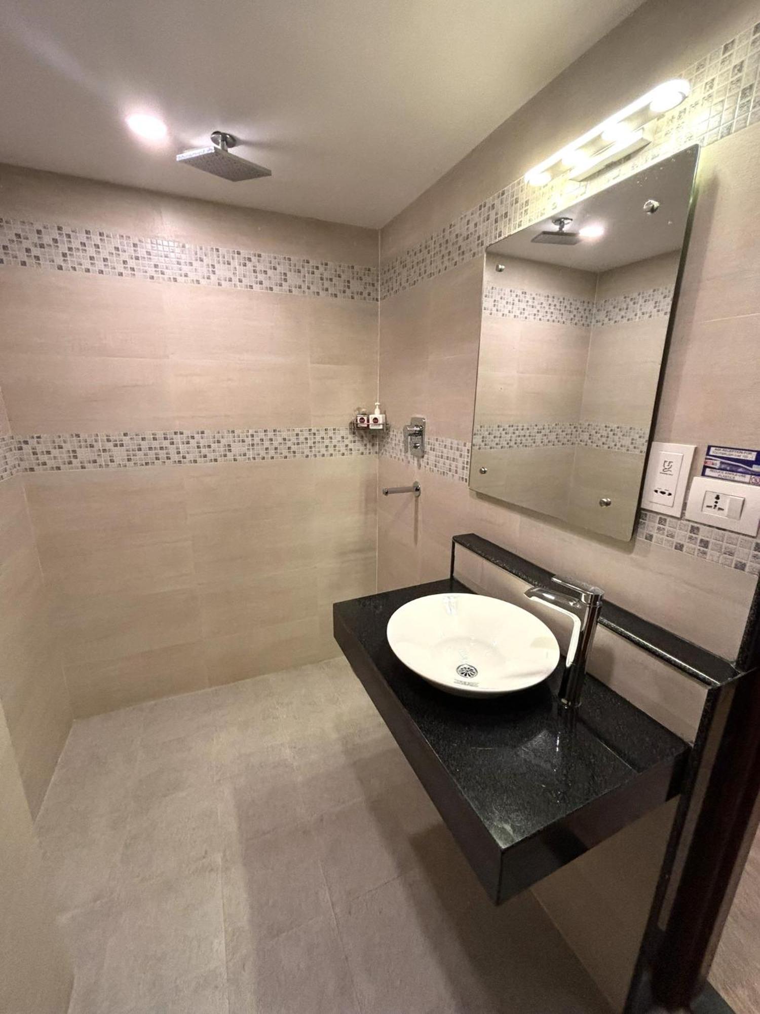 Viavia Boutique Hotel - Катманду Экстерьер фото